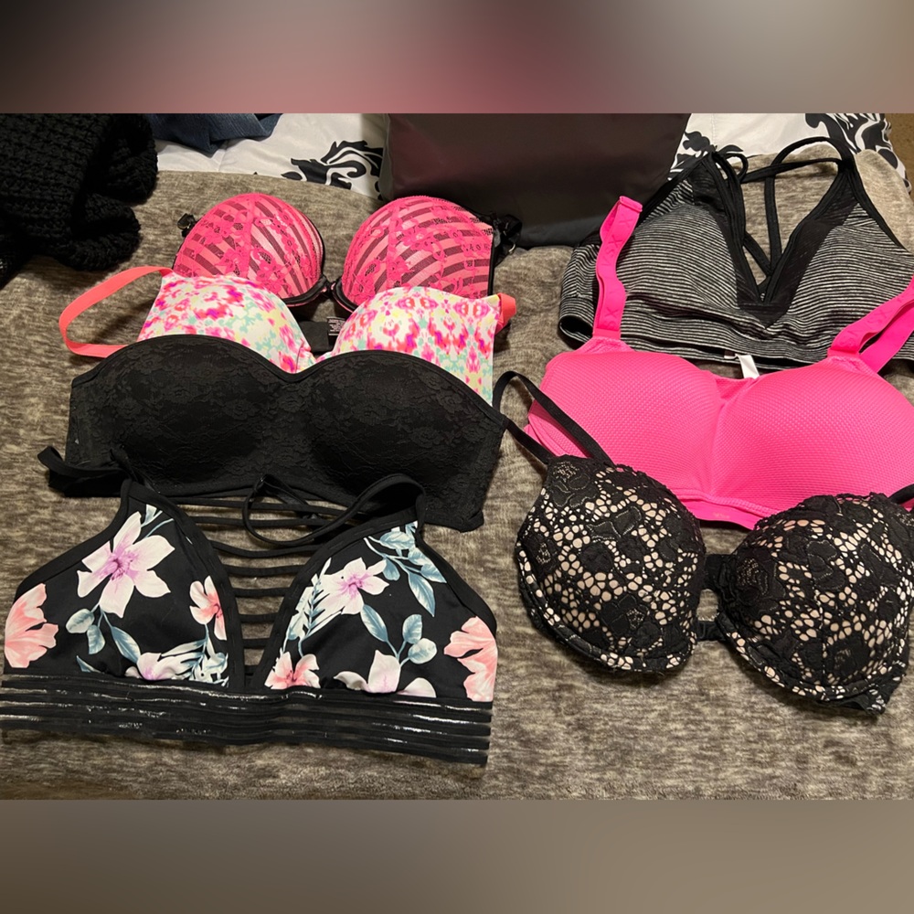 6 Victoria Secret bras, 1 non brand sports bra